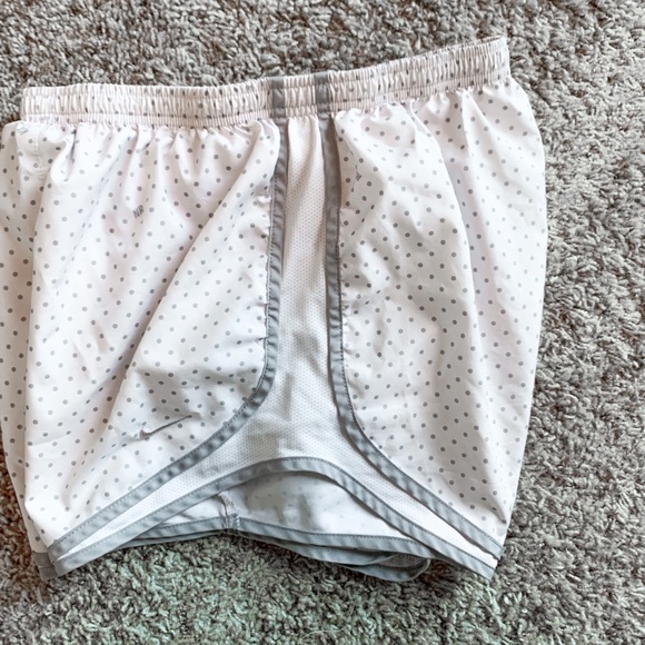 Limited edition White Nike Shorts (like new) - Picture 4 of 4
